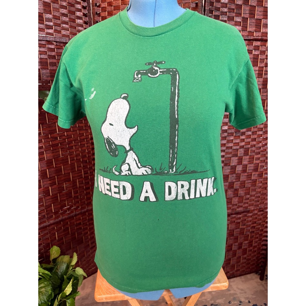 Peanuts Snoopy I Need A Drink Graphic T-Shirt Green Medium 2011 Vintage